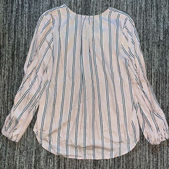 Liz Claiborne Women’s Size Large Striped 1/4 Button V Neck Blouse Pink Silver - Picture 6 of 6